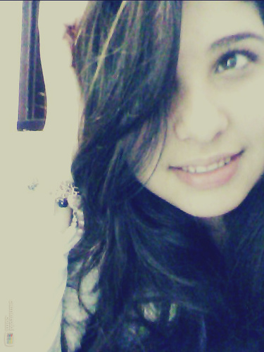 #Escorpiana' Preguiçosa,Carinhosa,Fofa,Idiota,Feia,Loka.E em um relacionamento sério com Gabriel Froeder e @Laaynsouza'         Seguee ai, Sigo de Volta!? ;p