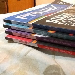 3lines_clothing's profile picture. Sablon kaos itu bukan sekedar memasukkan gambar kedalam kaos. Tetapi kenikmatan setiap prosesnya hingga menjadi sebuah kaos... Perlahan tapi pasti!