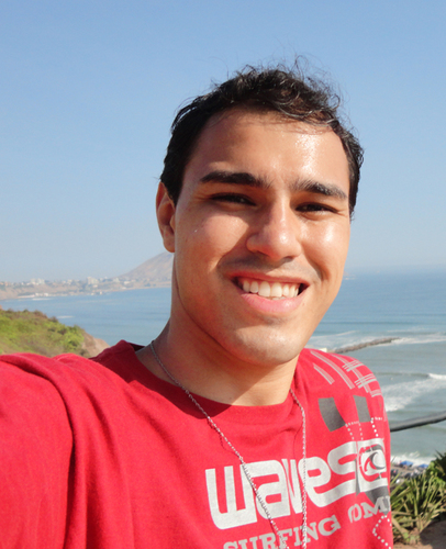 Um rapaz simples, que no decorrer da vida agregou itens e valores à sua personalidade.
Curioso. Mutável. Adaptável. Eclético.