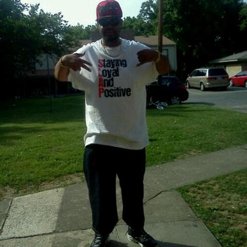 Yungsunnie223's profile picture. grinding hard to shine harder!! #mr2dranks2cranked3times #223thang It aint sunnie if it aint shining! #slapup