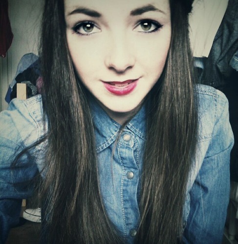 Niamh, My favourite bands are Asking Alexandria, Pierce The Veil, Bring Me The Horizon, Paramore, Of Mice and Men and Sleeping With Sirens.follow plz