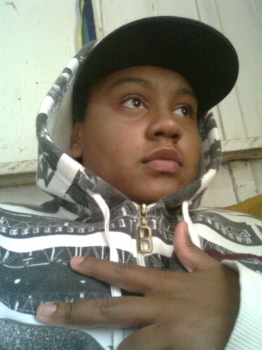 sou engraçado brincalhão,amigo.....si kiser saber mas de mim só me adicionar no msn:nando.silva99@hotmail