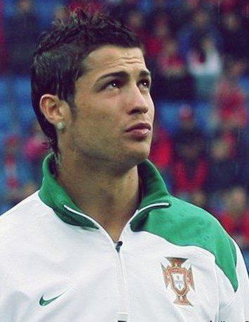 D7OS existe y tiene nombre y apellido @Cristiano Ronaldo Dos Santos Aveiro