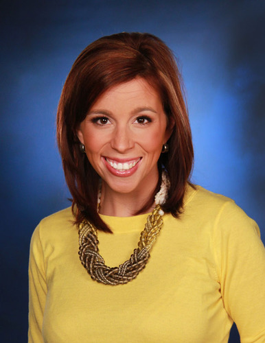 Journalist, Navy spouse, former a.m. news anchor & @BloombergTV correspondent, @columbiajourn alum, Iowan