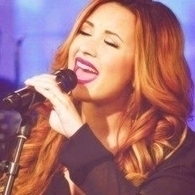 @ddlovato te dou casa, comida, roupa lavada e brigadeiro se você vier morar comigo. E se chorar, leva meu corpo nú também, topa?  † since: 28-01-12 ♥