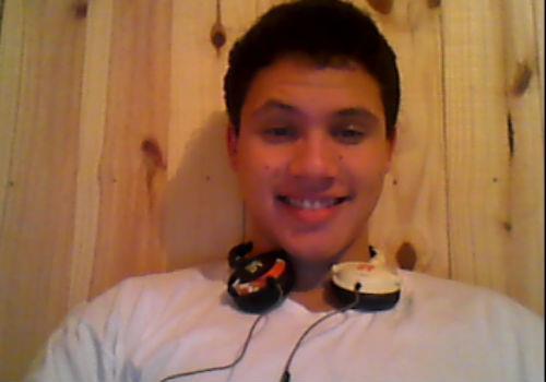 Não tente me definir e nem me entender apenas me aceite do jeito que sou,ou me ignore e seja muito feliz :D _ Thiago Soares