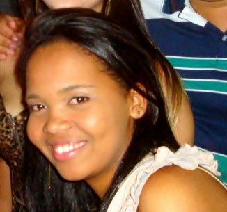 Tão menina, mas tão mulher. Tão forte, mas tão fraca. Tão madura, mas tão insensata. Tão eu.