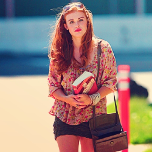 iLydiaMartin's profile picture. It seems there's no escaping the hell I'm going through. What's happening to me? @KingJacksonW is mine! [Teen Wolf - RP]