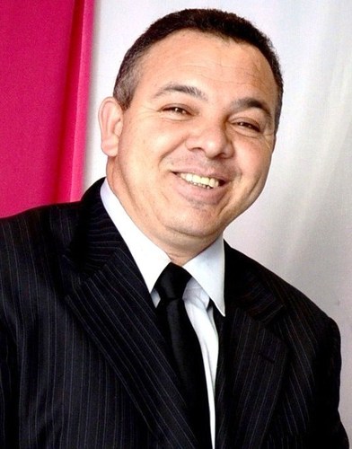 formado em teologia, pastor foursquare church na cidade de Boston, U.S.A