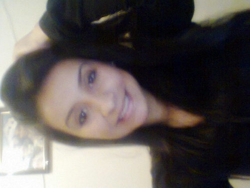 Sou antipática com orgulho, só sorrio para quem provoca meu sorriso. Não gostou? problema é seu. Isso se chama autenticidade, meu caro ;) http://t.co/Xtnjg3fQ5M