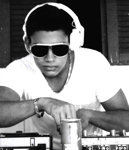 DeeJay Dandii - iTigre Produções contatos para eventos particulares, show's com som iluminação
Dj por amor a música.
Cont: DjDandii@live.com / 84-9922.2540