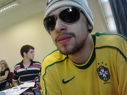Reza a lenda que a gente nasceu pra ser feliz.