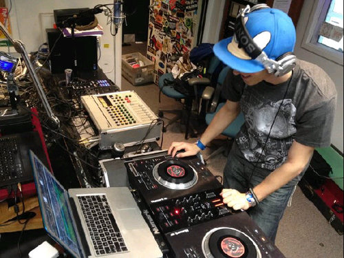 andresca25's profile picture. 