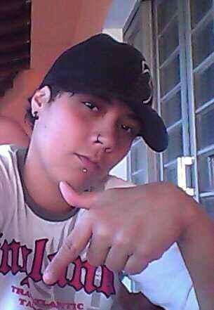Você me julga mais no fundo tem inveja purque falo que penso faço o que quero sou sapatão e quer saber + me segue ;)