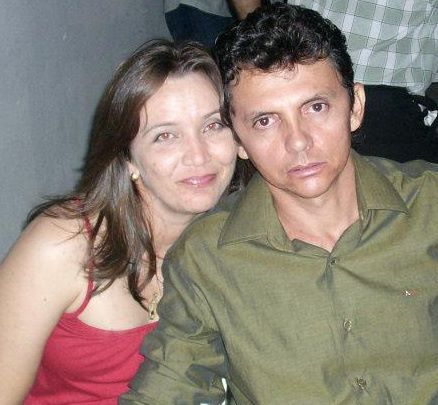 Casada, dois filhos, funcionário públlico.