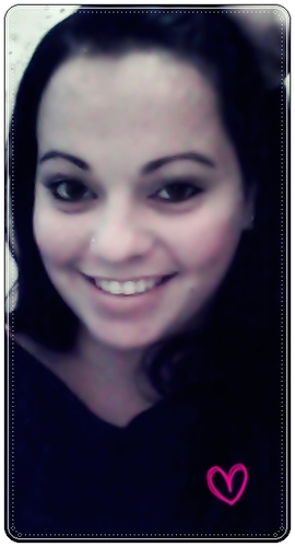 Estou aqui é pra viver, cair, aprender, levantar e seguir em frente. Sou mulher com cara de menina...Minha beleza está na minha essência e no meu caráter.