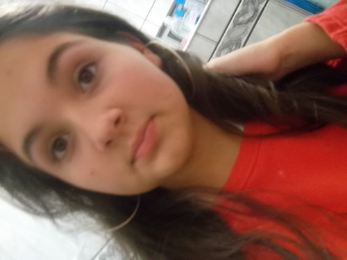 sarcástica, egoísta, orgulhosa, irônica, arrogante, insensível, mas muito legal :) fazer o que, não preciso agradar quem eu não quero.