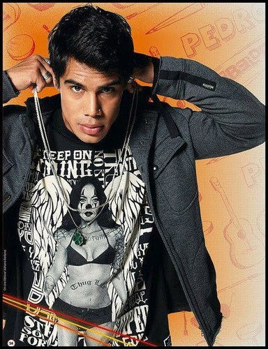 @ChayLeao @sophiaabrahao @melfronckowiak @Aguiarthur @MicaelBorges_   viver e sonhar por ti seria poco !!!! por que meu coração sera rebeldes para sempre s2