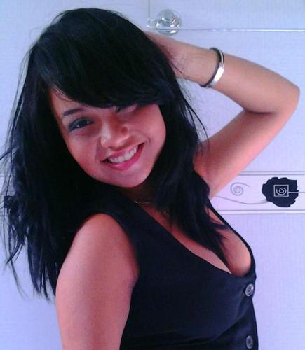 Eu sou uma garota meiga, carinhosa, corajosa lutadora pessimista e completamente apaixonada, pela vida.