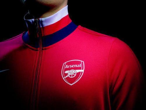 hmm!!! Arsenal lover....basket ball player..... intrested in photography.... love to click snapes.. with ma SLR........ and intrested in driving car..... 

·