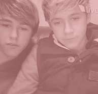 1 boy who is addicted to mirrors, 1 that loves carrots, 1 that loves potatoes, 1 that loves twix and 1 that hates spoons.' @seancullen95 followed me←06/02/2012.