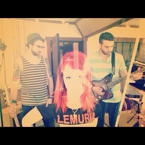 En momentos muy tristes, Paramore es mi escape y mi refugio. Les paso alguna vez? follow back ;) Dedicado a @itstayloryall
@paramore   ▌▌▌it never ends