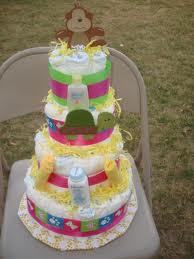 Diaper Cake.. perfect for the mommy to be. Take as a gift, or use as a centerpiece!!
