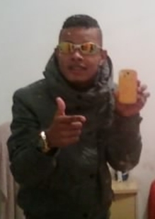 mãe mim desculpe por nao ser o filho que a senhora sonhou, mas lhe garanto, se ele fosse como a senhora sonhou. o sonho dele era ser como eu sou...!
