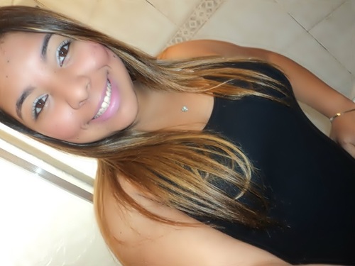 pro pesadelo de alguns hj eu to aqui vivona e viveno .. praga de urubu não pega em beija-flor .. POUCAS IDEIAS  ! ;)