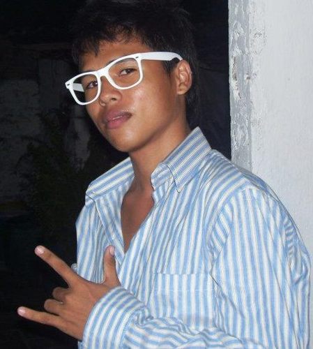 Quizaz No Llore.. Pero Me Duele..
Talvex No Lo Diga Pro Lo Siento..
Quizaz No Lo Demuextro Pro  Me Importas..