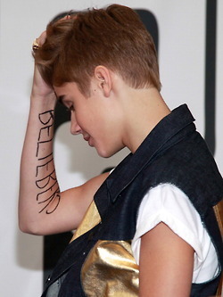 A vida é minha,mais o meu coração é seu,o sorriso é meu,mais o motivo é vc. #ILOVEYOU @justinbieber ♥ Since: 18.05.12 ∞