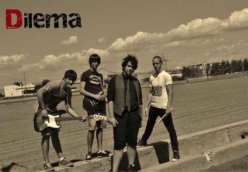 Página oficial de estos 4 locos amantes del sexo, el rock y los puntos suspensivos.