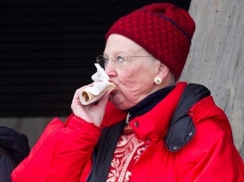 Hendes Majestæt Dronning Margrethe II af Danmark, men vi foretrækker Daisy!