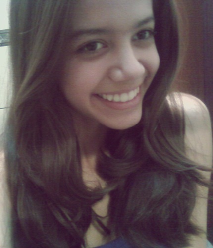 #12 anos, pensando no futuro mas nunca deixando de refletir o passado, feliz sem medo de errar apenas com receio de não rir o bastante; Conheça antes de falar:)
