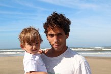 Sou um homem atlético,gosto um pouco de ler gosto de esquiar e de mulheres somente isso. Me resumindo. Sou 100% atualizado