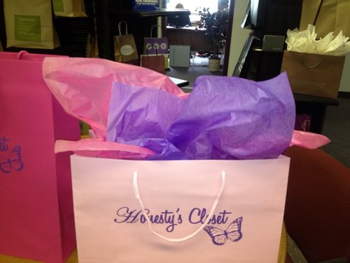 HonestysCloset's profile picture. Honesty's Closet 

www.Honesty'http://t.co/y5oG8vlzW2
1889 Brittan Rd. 
Akron, OH 44310


Contact:
Telephone: 3306302502
Email: Shoes@honestyscloset.com