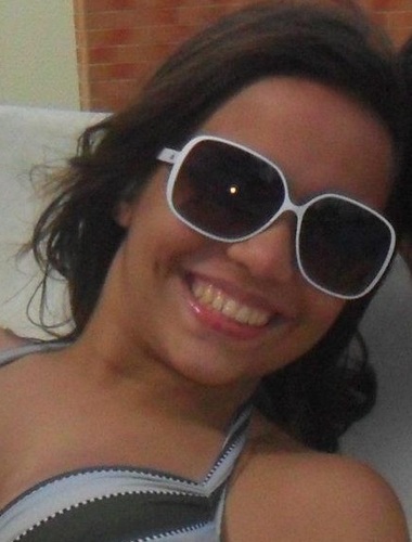 Não desista vá, em frente, sempre há uma chance de você tropeçar em algo maravilhoso. - Caio Fernando -