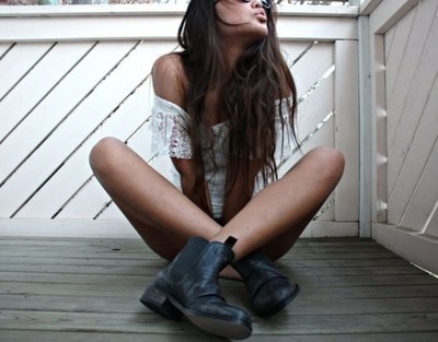 Tengo desordenes alimenticios, amo la moda y los zapatos. Mis thinspirations son mi Dios, por ultimo  mi Mama es Ana