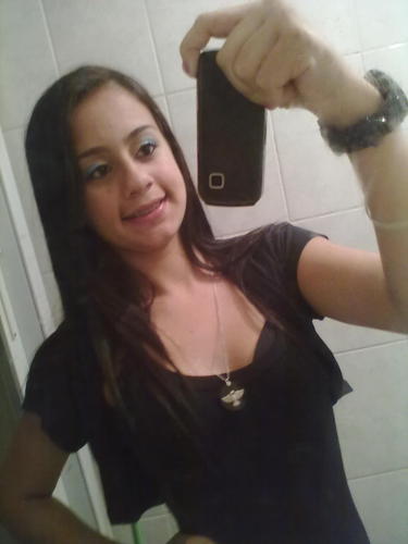 Larissa, Corinthiana, chata, ironica, sorridente, grossa, ignorante, boba alegre, feliz, irritante, apaixonada, orgulhosa prazer ;3
ㅤㅤ S3D