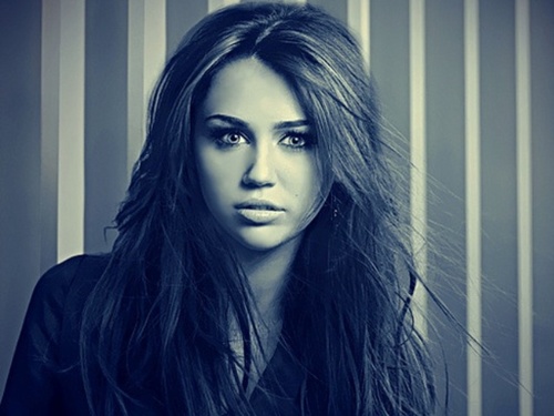 Monstarr_Ness's profile picture. My mother was a human, my father was a vampire... What does that make me? A monster? [Single//21+//Caution]