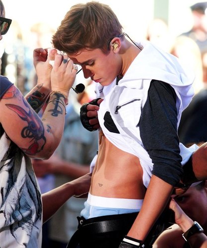 Hey! #Belieber Here @justinbieber + @AustinMahone + #Beliebers = #HugeFamily ^¬^  ill always be a Belieber dont like it then Fuck you! co owner~ @selgomezbenzo