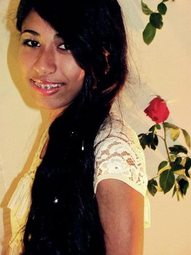 Ministra de Louvor, uma menina feliz isso é o que importa, adoro louvar á Deus de todo o meu coração.