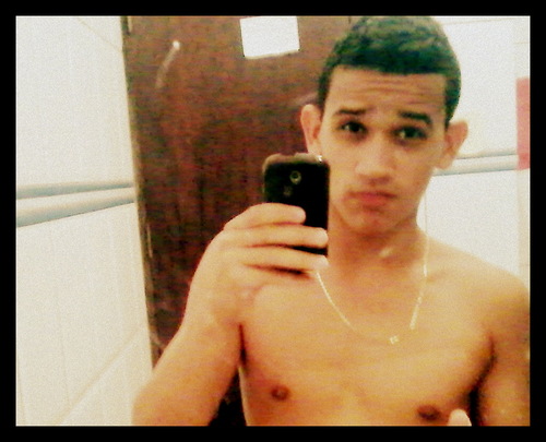 15 anos, Virginiano, Baiano, 55 kg , 1,62, Torcedor do São Paulo e do Bahia! ♥. Simpatia, Sorriso, Ousadia, Alegria, Criatividade, Positividade e Amor! :D