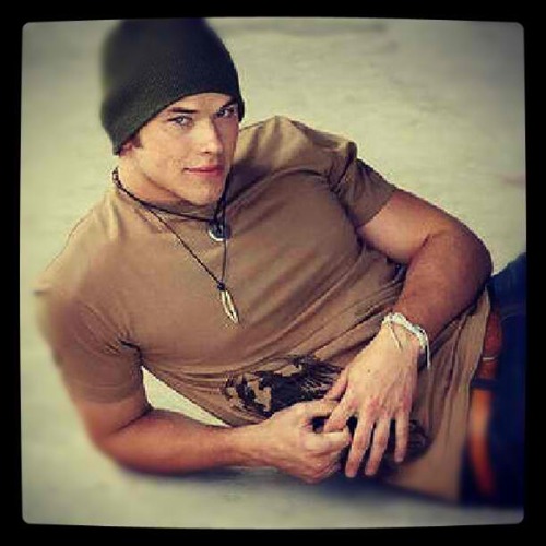 CullenCasanova's profile picture. Earned the nickname by being a smooth talking charmer. Constantly covered in ink, gallantly attentive to one **RP/18+** #Firecracker