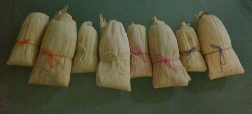 Las Flores te ofrece tamales mexicanos hechos a mano de todos los sabores y tamaños, para cualquier tipo de evento, Comprometidos con el medio ambiente.