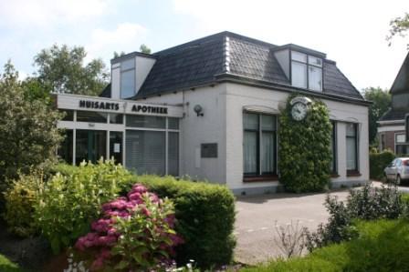 Huisartsenpraktijk en Apotheek, mw. J.T. Hoepman-Brouwer, te Easterein (Oosterend)