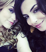 Fã Clube Dedicado a @sophiaabrahao & @melfronckowiak Perto ou longe, o meu amor por vocês sempre continuará sendo o mesmo.