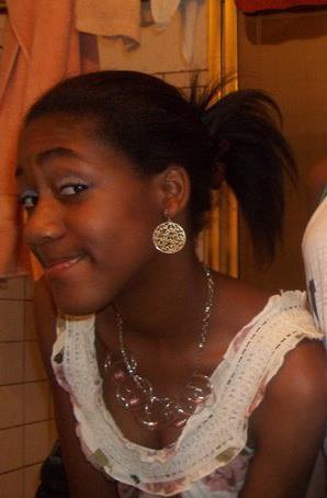 I'm smart,funny,sweet,nice,cute:al of the above!#FOLLOW