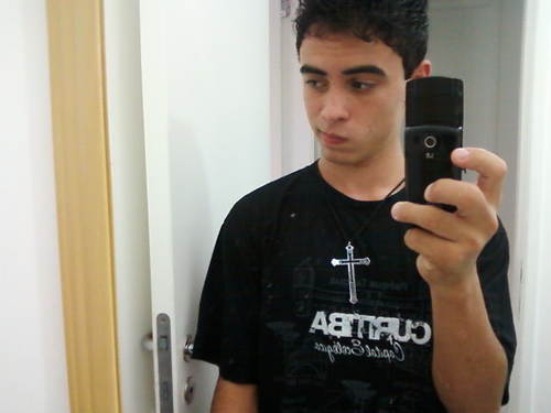 sou uma pessoa aventureira
gosto de viajar conheser lugares diferentes,resumindo aproveito a vida o maximo que posso
