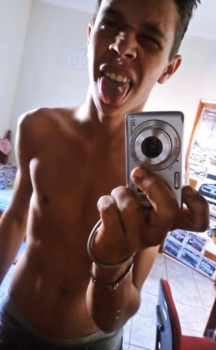 http://t.co/ymULH3Hy   .
Os infelizes são ingratos; isso faz parte da infelicidade deles.